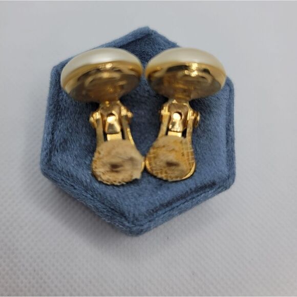 REPLICA Made In Italy Faux Pearl Clip On Earrings - Picture 4 of 5